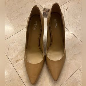 Michaels Kors Size 9 Nude Pumps